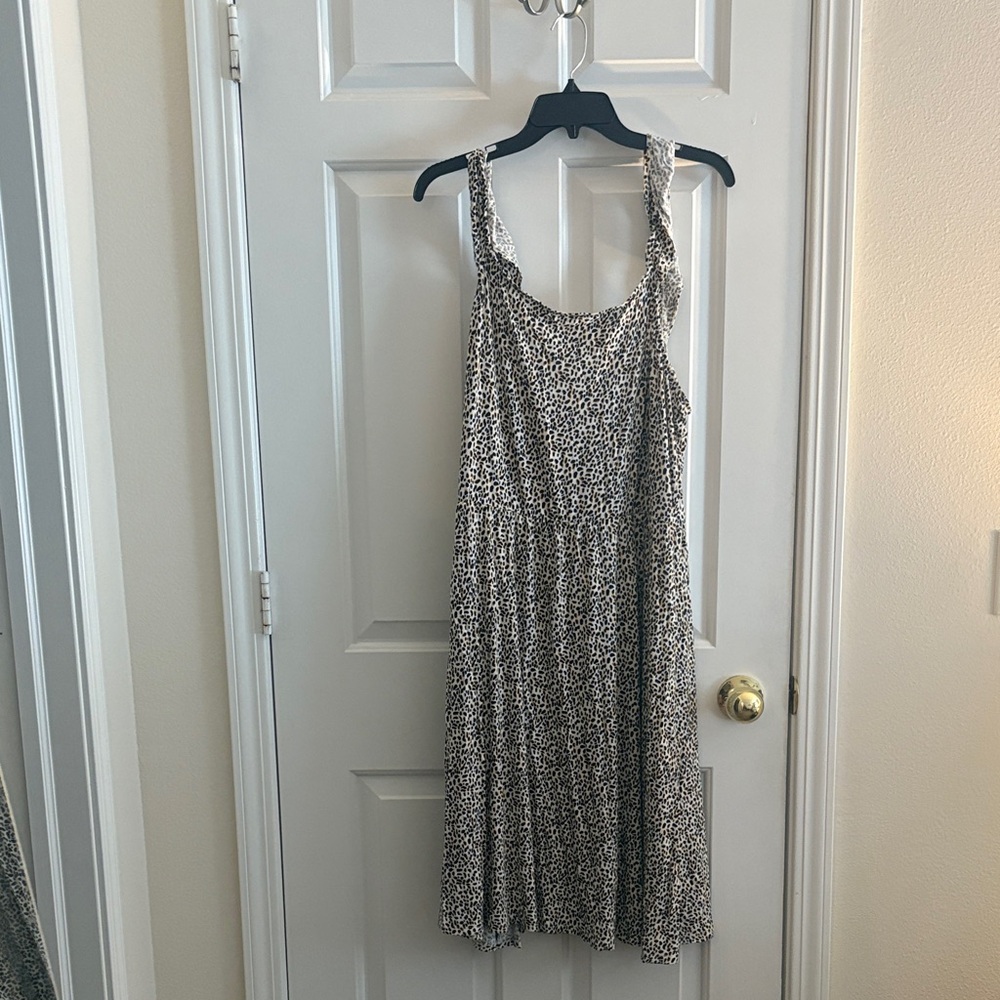 Elegant Monochrome Midi Dress